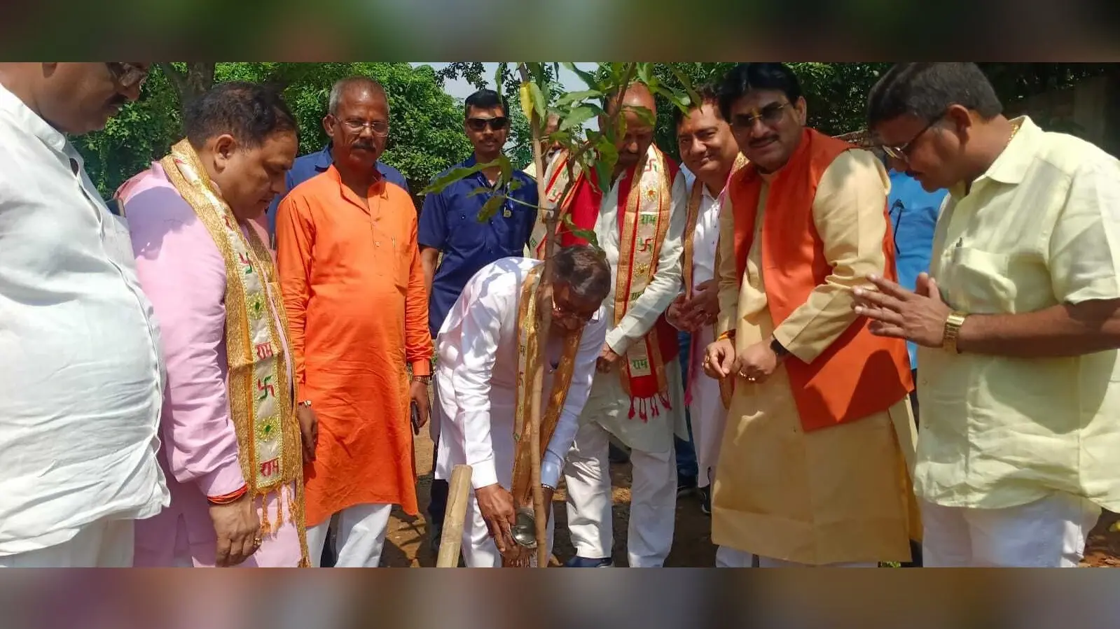 प्राकृतिक संसाधनों के अत्यधिक दोहन से पर्यावरण को पहुंच रहा नुकसान