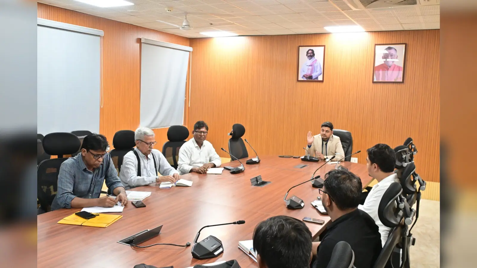 Dhanbad news: स्वास्थ्य सुविधाएं सुदृढ़ करना हमारी प्राथमिकता : डीसी