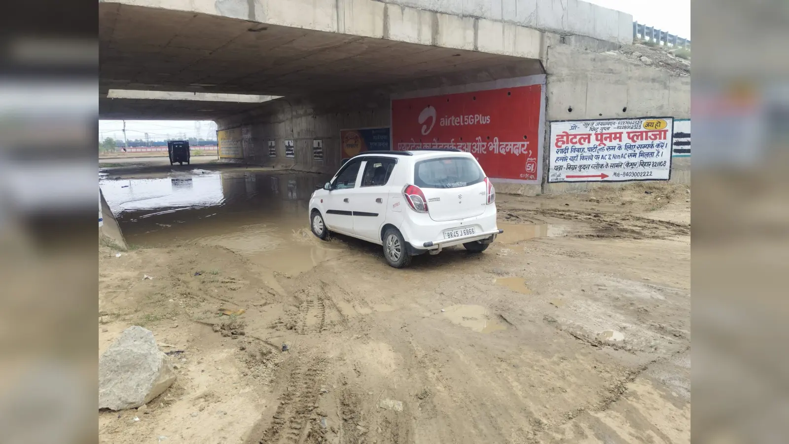 बरसात के समय ओवरब्रिज के नीचे भरेगा पानी