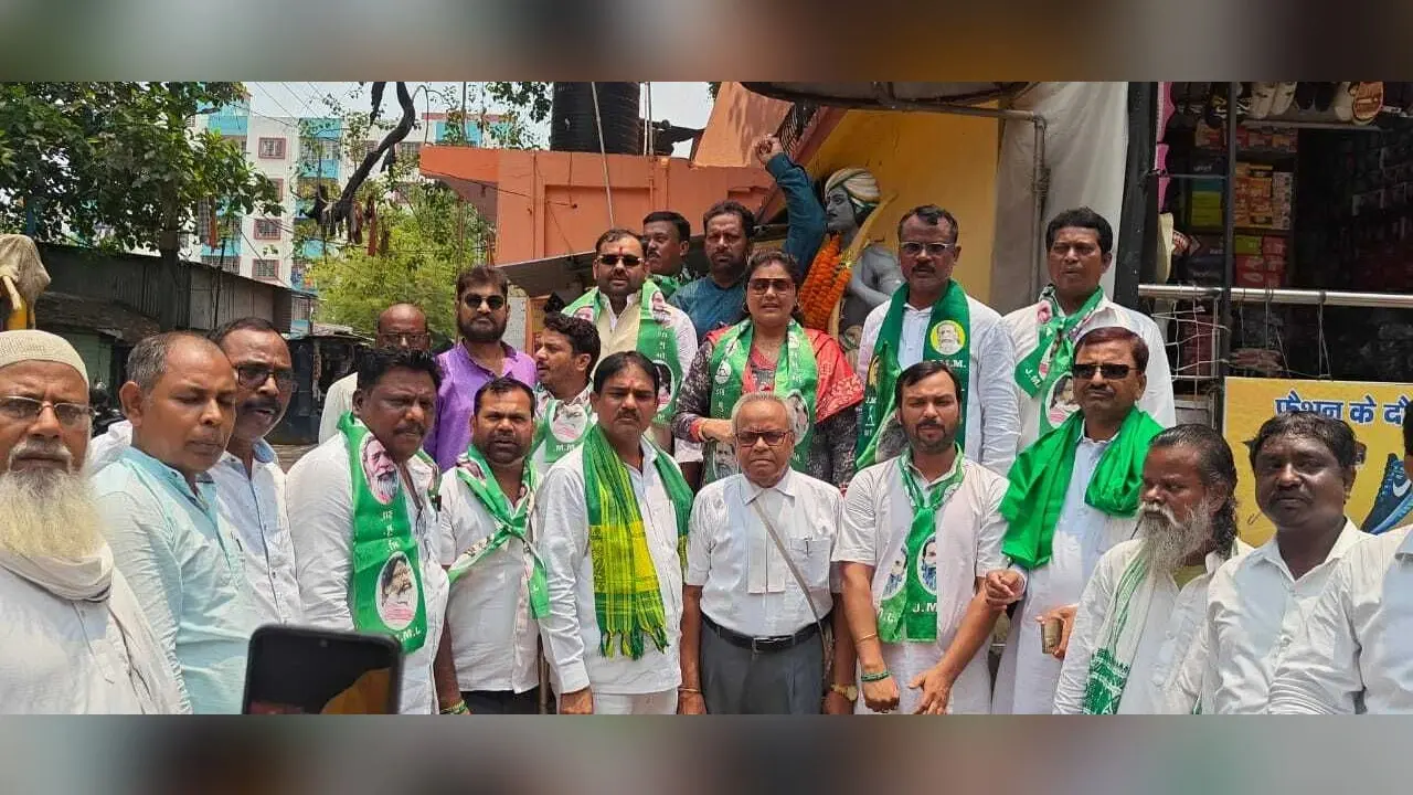 Dhanbad News : झामुमो ने मनायी भगवान बिरसा मुंडा की पुण्यतिथि
