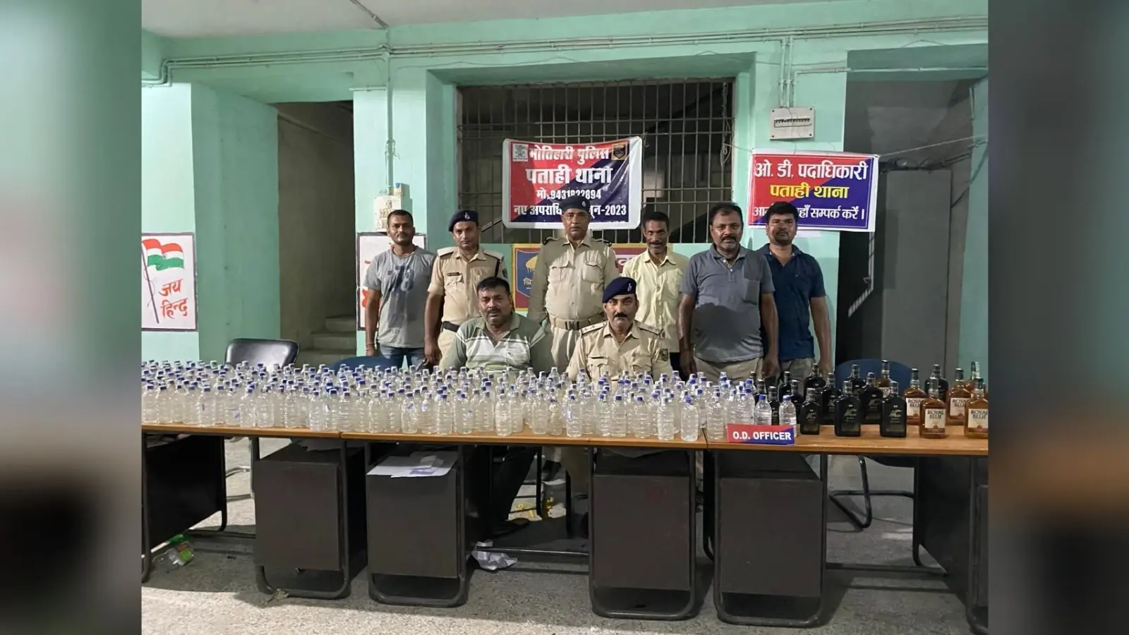 Motihari: घर में जमीन खोद कर रखे शराब बरामद