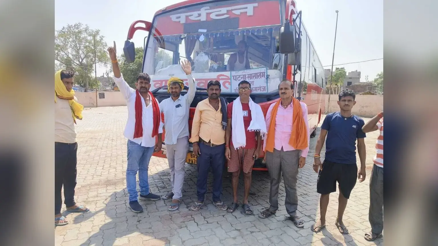 ट्रैफिक चालान से नाराज बस संचालकों ने की हड़ताल