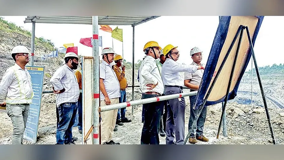 इसीएल के निदेशक-तकनीक ने किया कुनुस्तोड़िया का दौरा