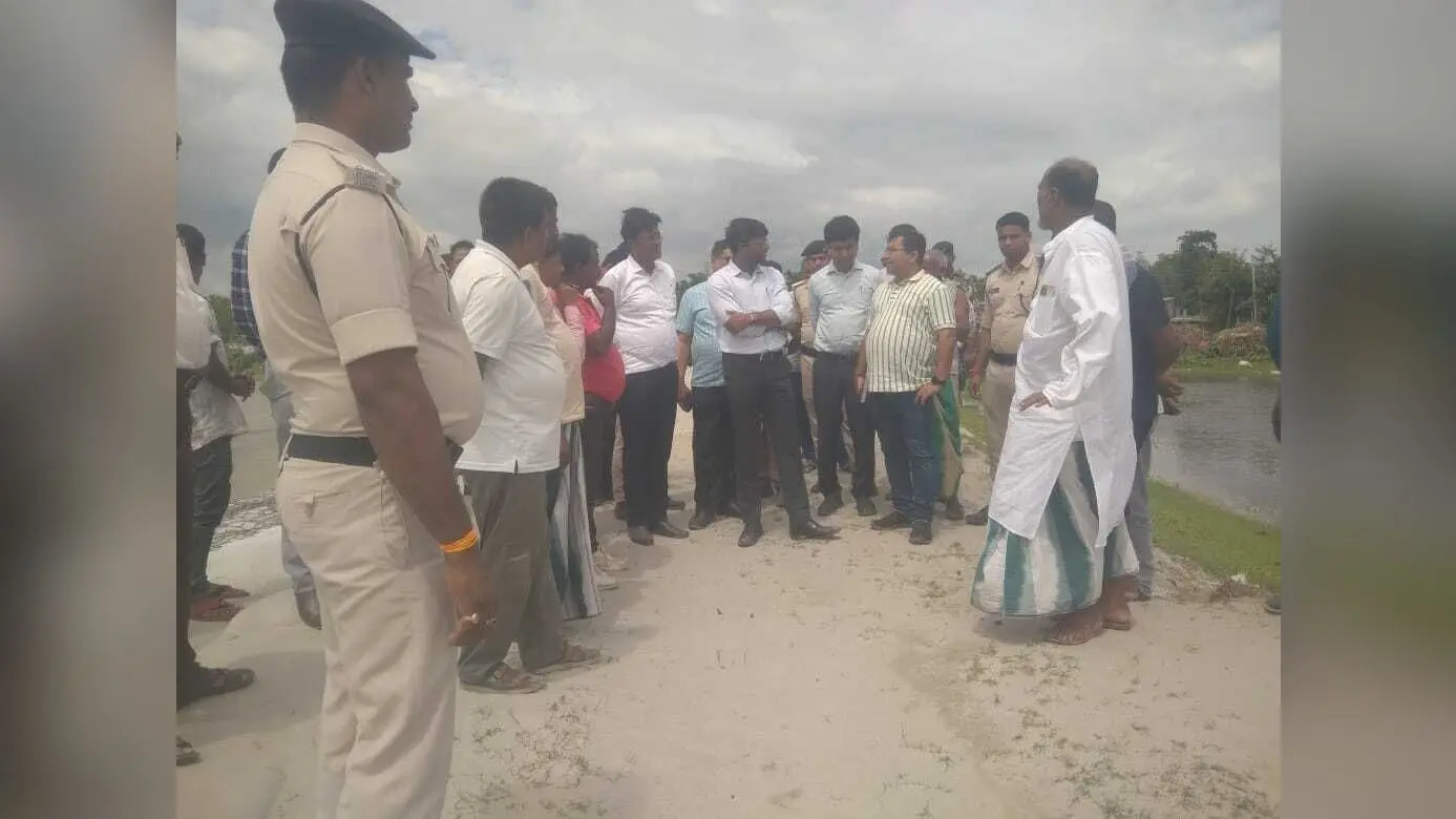 युद्धस्तर पर चलाएं कटावरोधी कार्य: डीएम