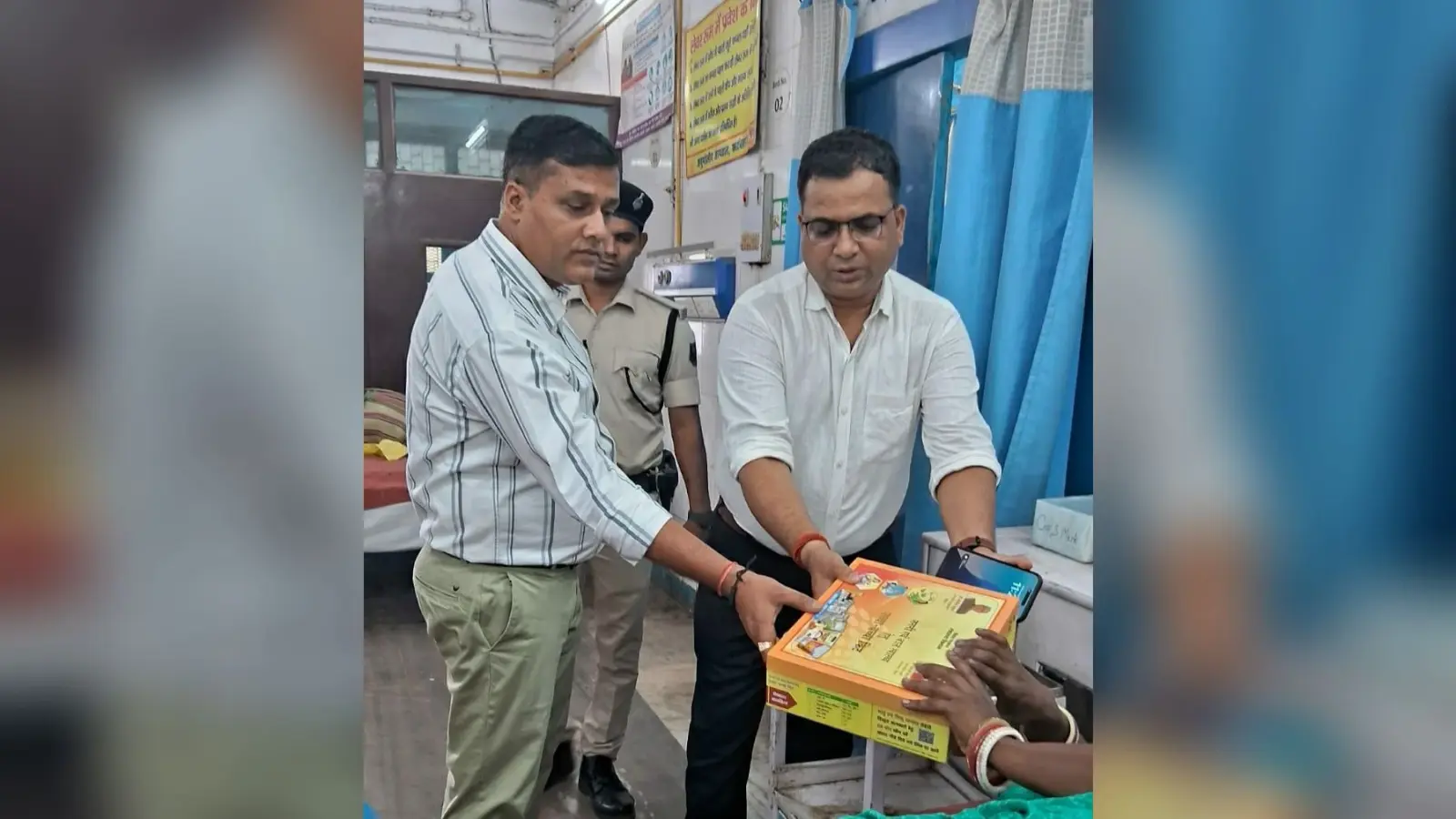 अस्पताल में जच्चा-बच्चा किट का वितरण
