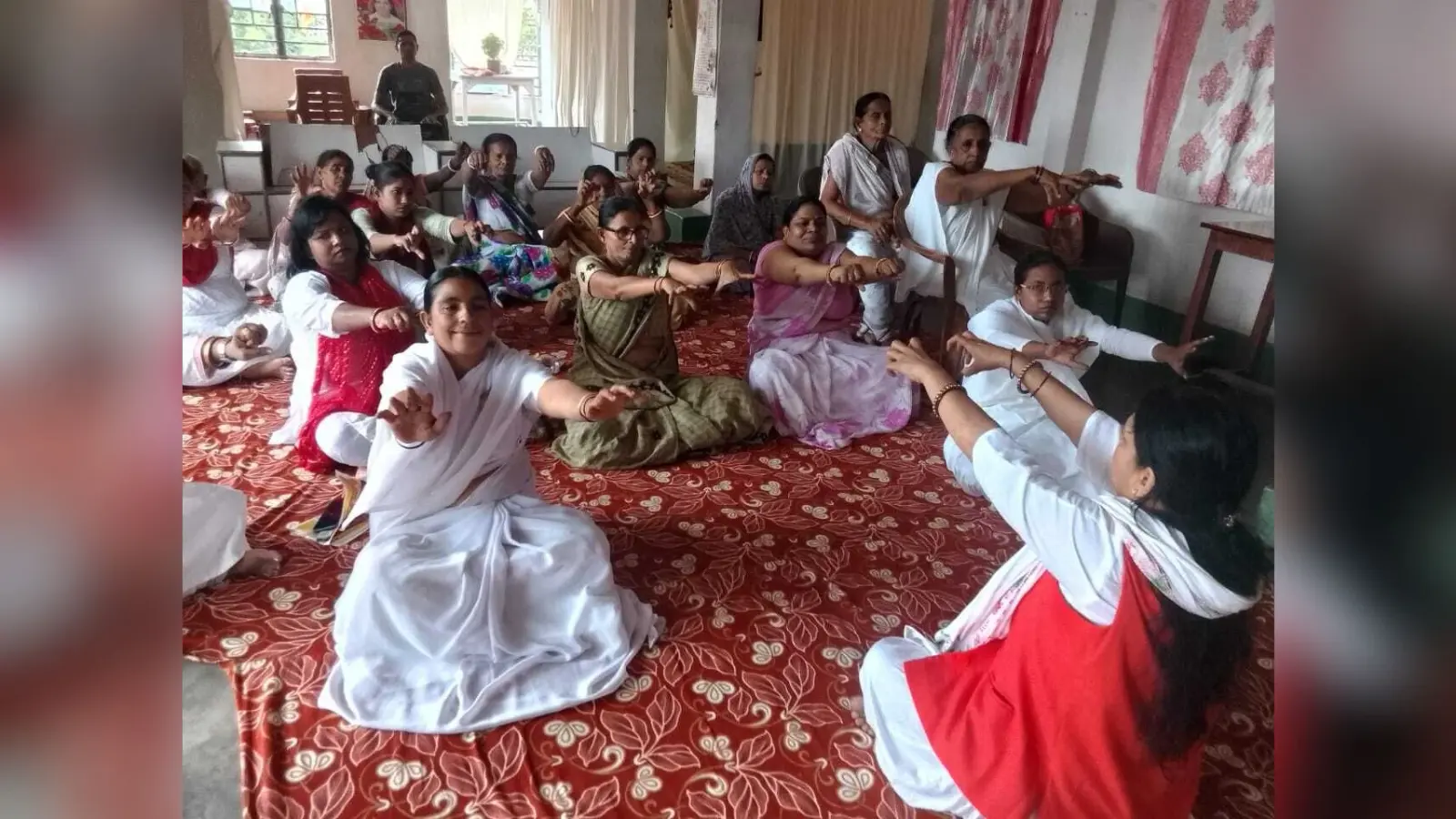 शारीरिक व मानसिक रूप से स्वस्थ रहने के लिए नियमित योग जरूरी
