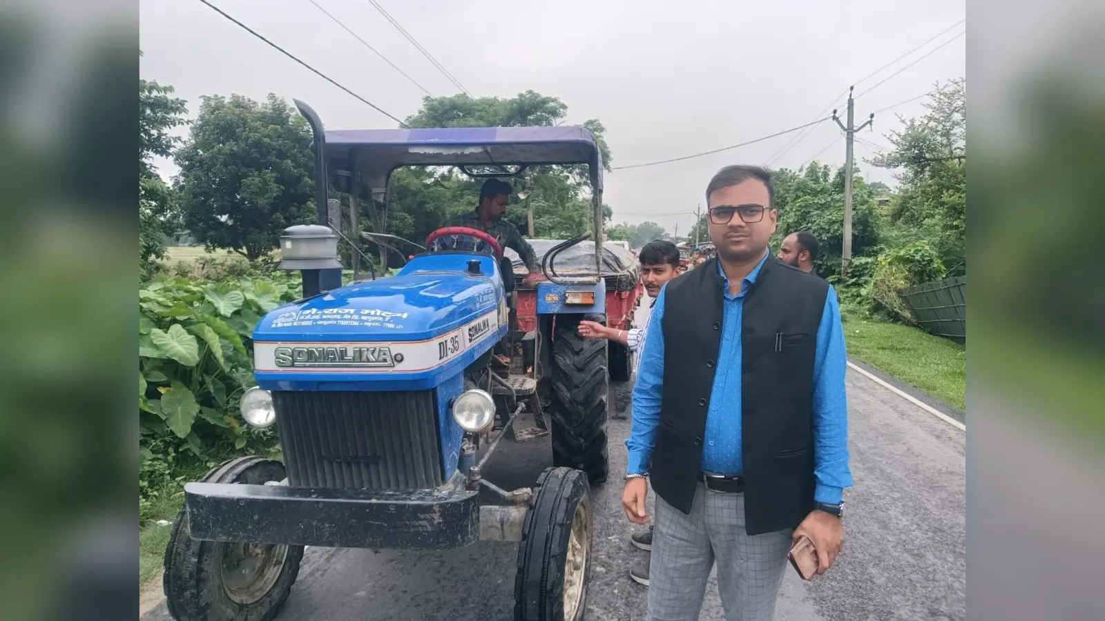 सीओ ने बिना चालान के बालू लदे ट्रैक्टर को किया जब्त