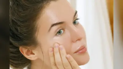Glowing Skin Secrets: गर्मियों में ऐसे करें स्किन केयर, घर पर ही पाएं ग्लो