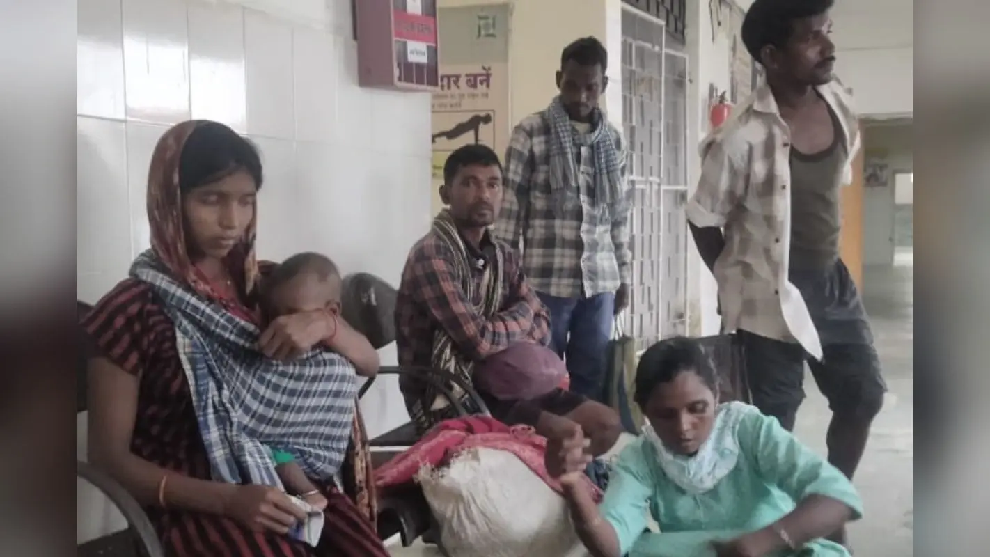 Jharkhand Crime: झारखंड में कलयुगी बेटे का खूनी खेल, बुजुर्ग मां-पिता को टांगी से काट डाला, पत्नी और बेटे को भी पीटा