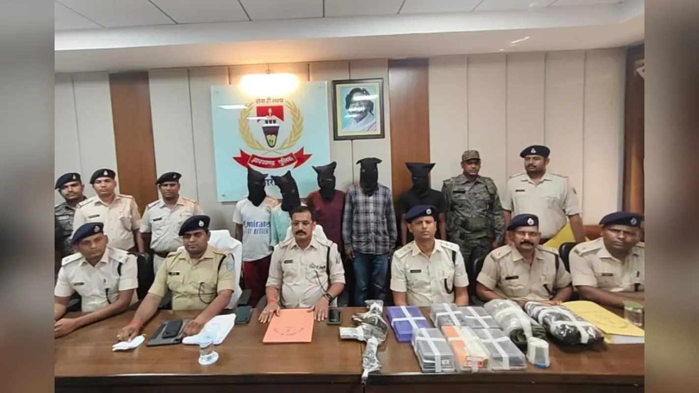 झारखंड की हजारीबाग पुलिस को बड़ी सफलता, विदेशी हथियार के साथ TSPC एरिया कमांडर समेत पांच अरेस्ट