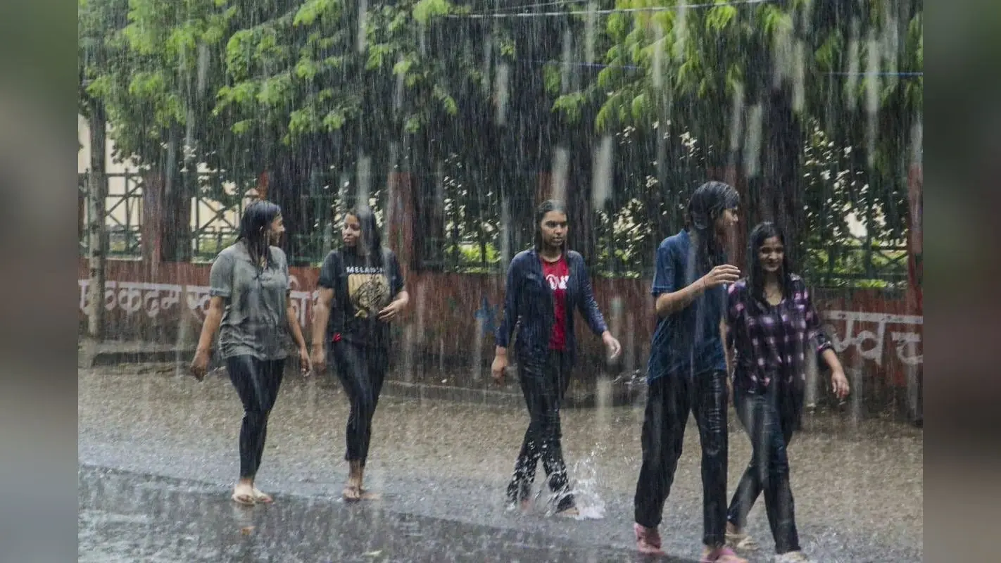 Heavy Rain Alert: झारखंड में आज भी बहुत भारी बारिश की चेतावनी, IMD ने जारी किया ऑरेंज और येलो अलर्ट