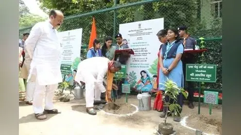 Ek Ped Maa Ke Naam: अगली पीढ़ी को नेट जीरो और सतत विकास लक्ष्यों को प्राप्त करने में मार्गदर्शन किये जाने की जरूरत