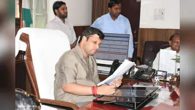 जमीन विवाद पर डीएम का फूटा गुस्सा! तहसीलदारों को दी पद से हटाने की धमकी, जानें पूरा मामला