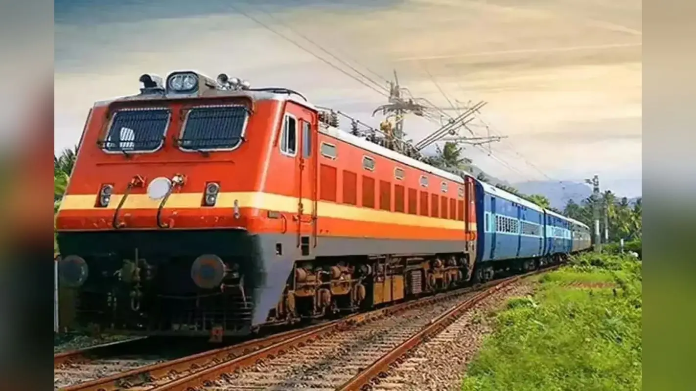 ट्रेन का सफर होने वाला है महंगा, कई साल बाद बढ़ने जा रहा रेल का किराया