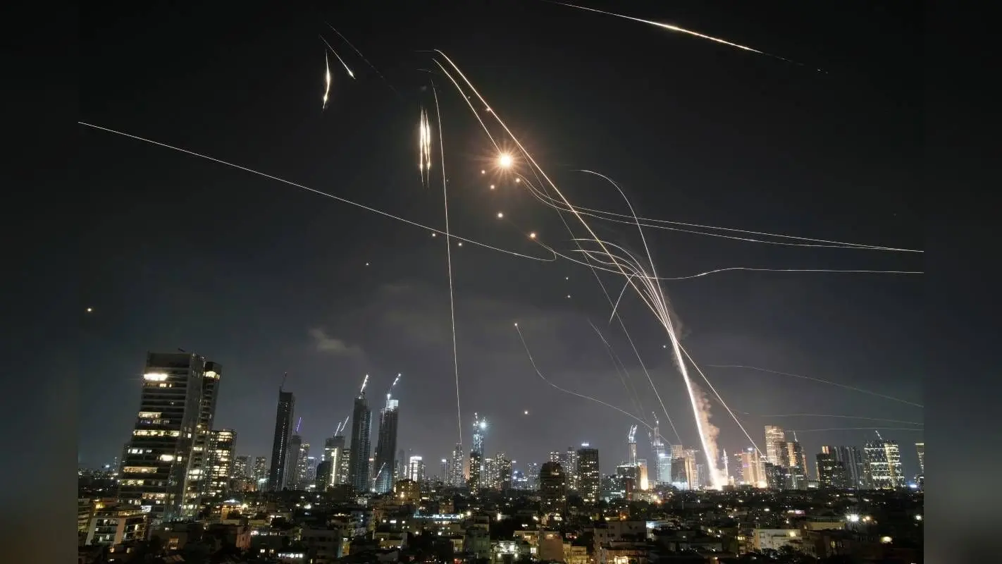 Israel Attack on Iran : हथियार बनाने वाले कारखाने खाली करो तुरंत, इजराइल ने ईरान को दी चेतावनी