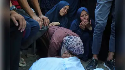 Israeli Airstrikes: गाजा में इजरायली कहर, विस्थापितों पर बरसी बमों की बारिश, 49 की मौत