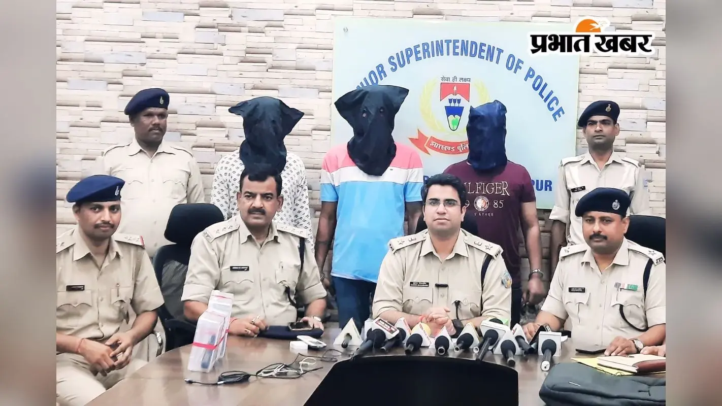 जमशेदपुर के कदमा में हथियार सप्लाई करने आये शाहरुख खान समेत 3 गिरफ्तार, 2 हथियार बरामद
