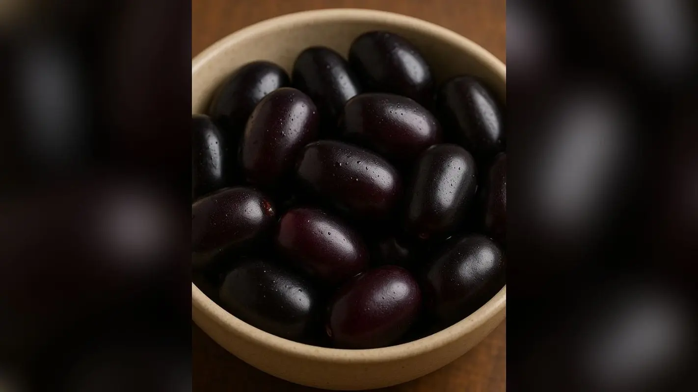 Benefits of Jamun: जामुन का सेवन इन लोगों के लिए वरदान, बाजार में दिखे तो खरीद लें