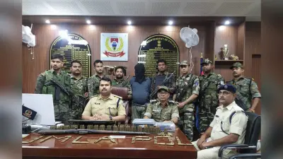 झारखंड में JJMP को बड़ा झटका, 5 लाख का इनामी सबजोनल कमांडर राइफल के साथ अरेस्ट, बच निकला सुप्रीमो रविंद्र यादव