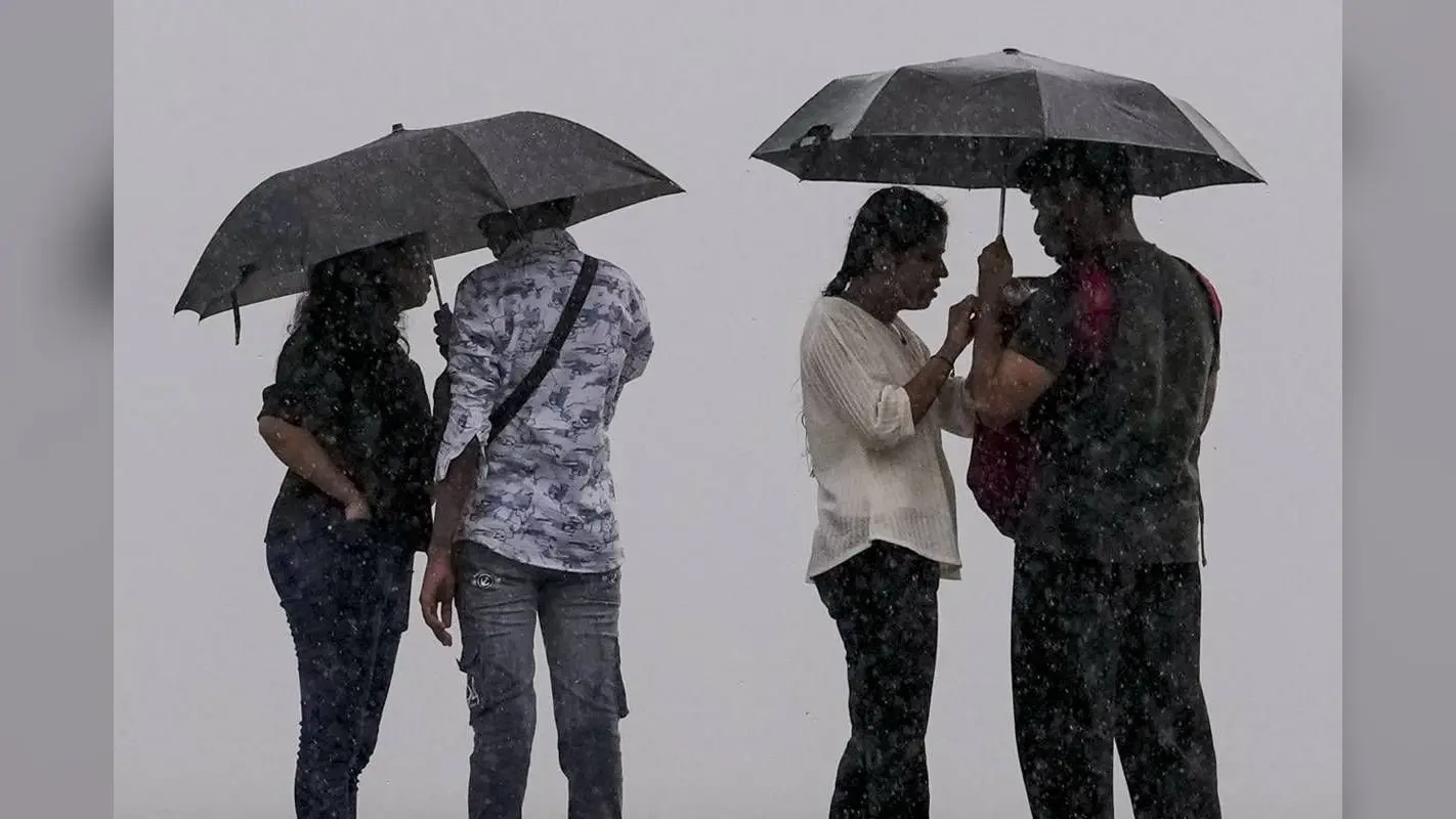 Mumbai Heavy Rain : मुंबई में होगी और भारी बारिश, मौसम विभाग ने जारी किया अलर्ट