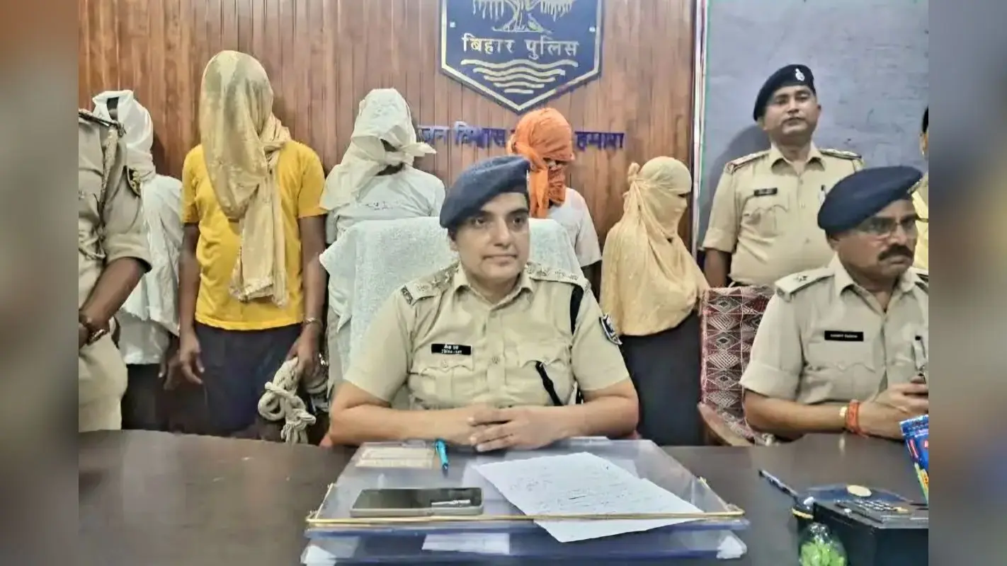 ‘हैलो, सर… मैं फंसी हुई हूं…’ एक कॉल से उजागर हुआ देह व्यापार का धंधा, HAM नेता और उसकी पत्नी समेत 5 गिरफ्तार
