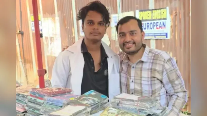 NEET UG 2025 Topper: मोबाइल कवर बेचने वाला रोहित अब बनेगा डॉक्टर, जमशेदपुर के बेटे को खुद अलख पांडे ने आकर दी बधाई
