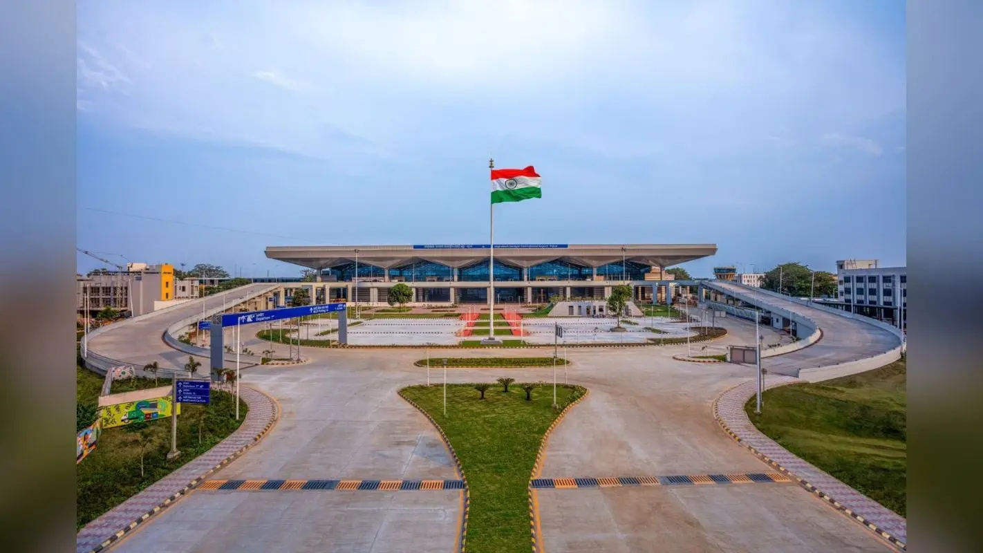 Patna Airport: पटना एयरपोर्ट पर टेकऑफ और लैंडिंग में अब नहीं होगी देरी! नया टैक्सी ट्रैक बदलेगा पूरा सिस्टम, जानें क्या होगा फायदा