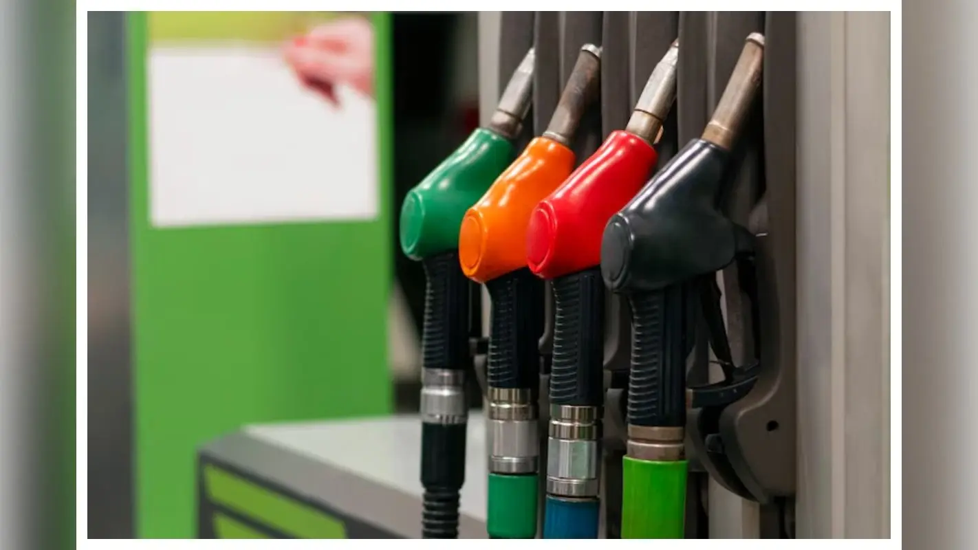 Petrol Diesel Price: भारत के बड़े शहरों में क्या चल रहे है पेट्रोल डीजल के रेट, जानने के लिए पढ़े ये खबर