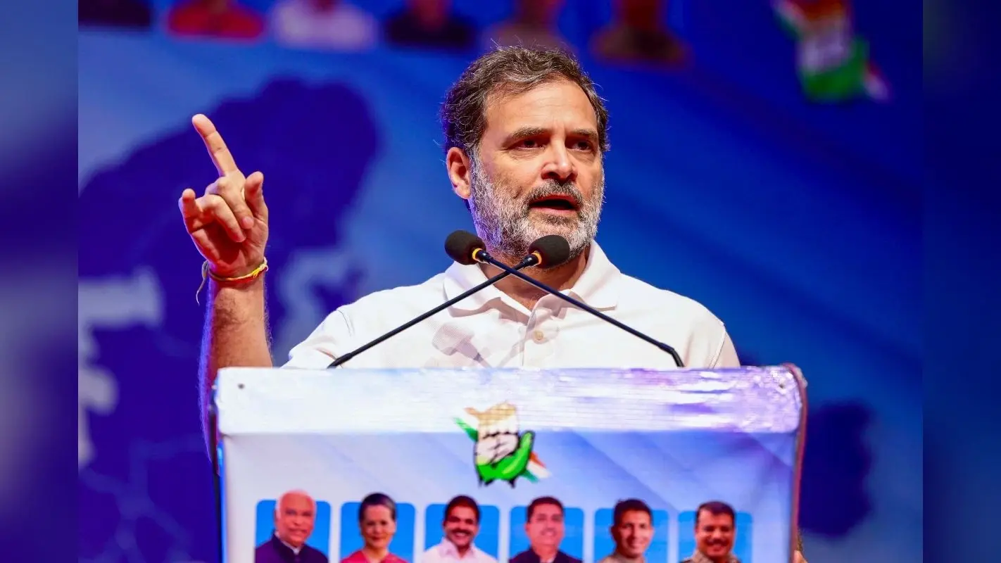‘पहाड़ तोड़ने वाले’ दशरथ मांझी को राहुल गांधी की श्रद्धांजलि, गया में परिजनों से की मुलाकात