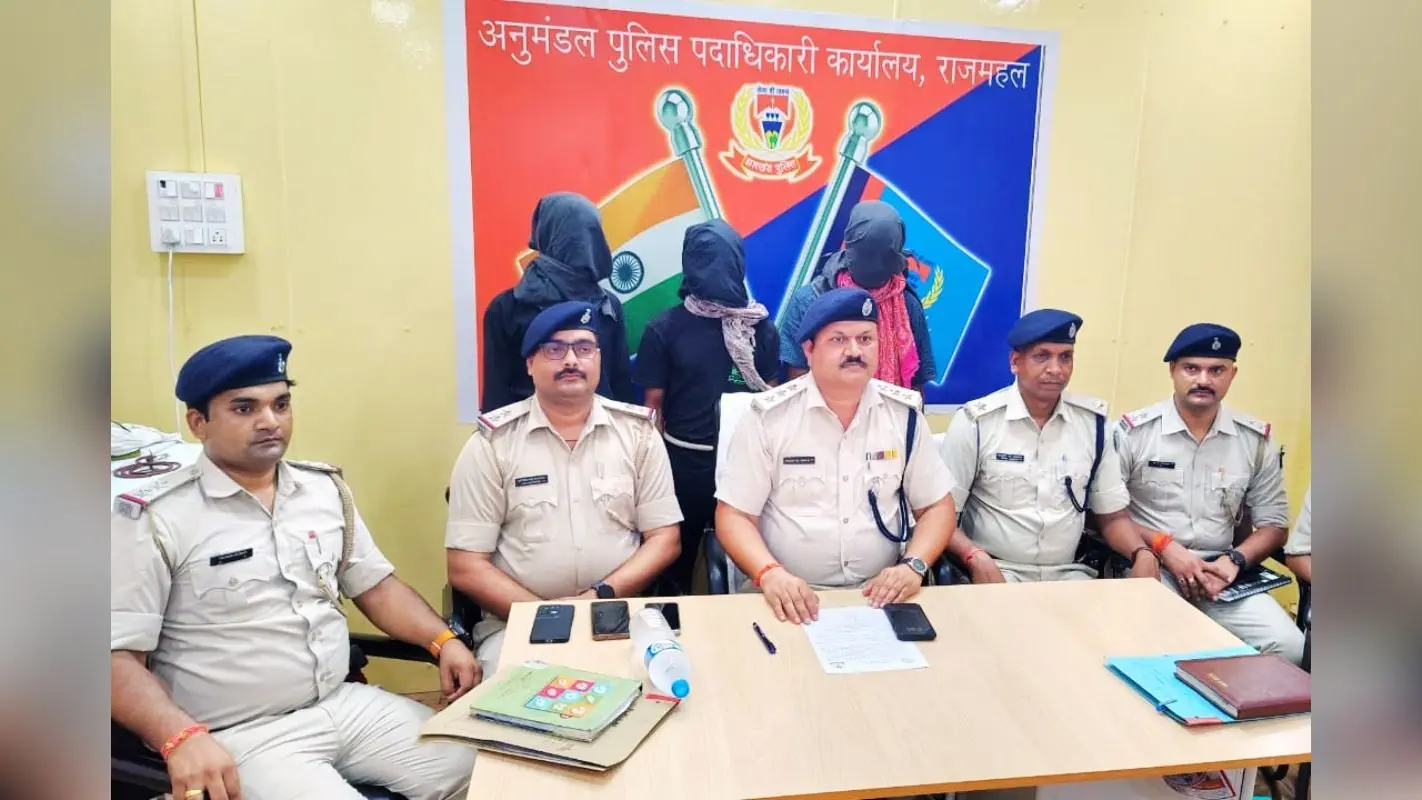 Jewellery Shop Loot Case: ज्वेलरी शॉप लूटकांड में 3 गिरफ्तार, 2 बाइक बरामद