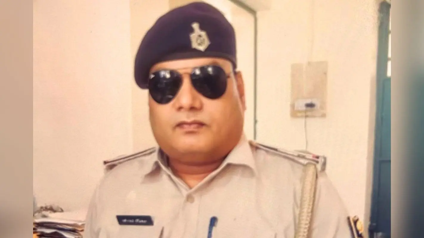 Bihar News: शराब पार्टी के आरोप में सारण के दारोगा सस्पेंड, मोबाइल स्विच ऑफ कर ड्यूटी से हैं गायब