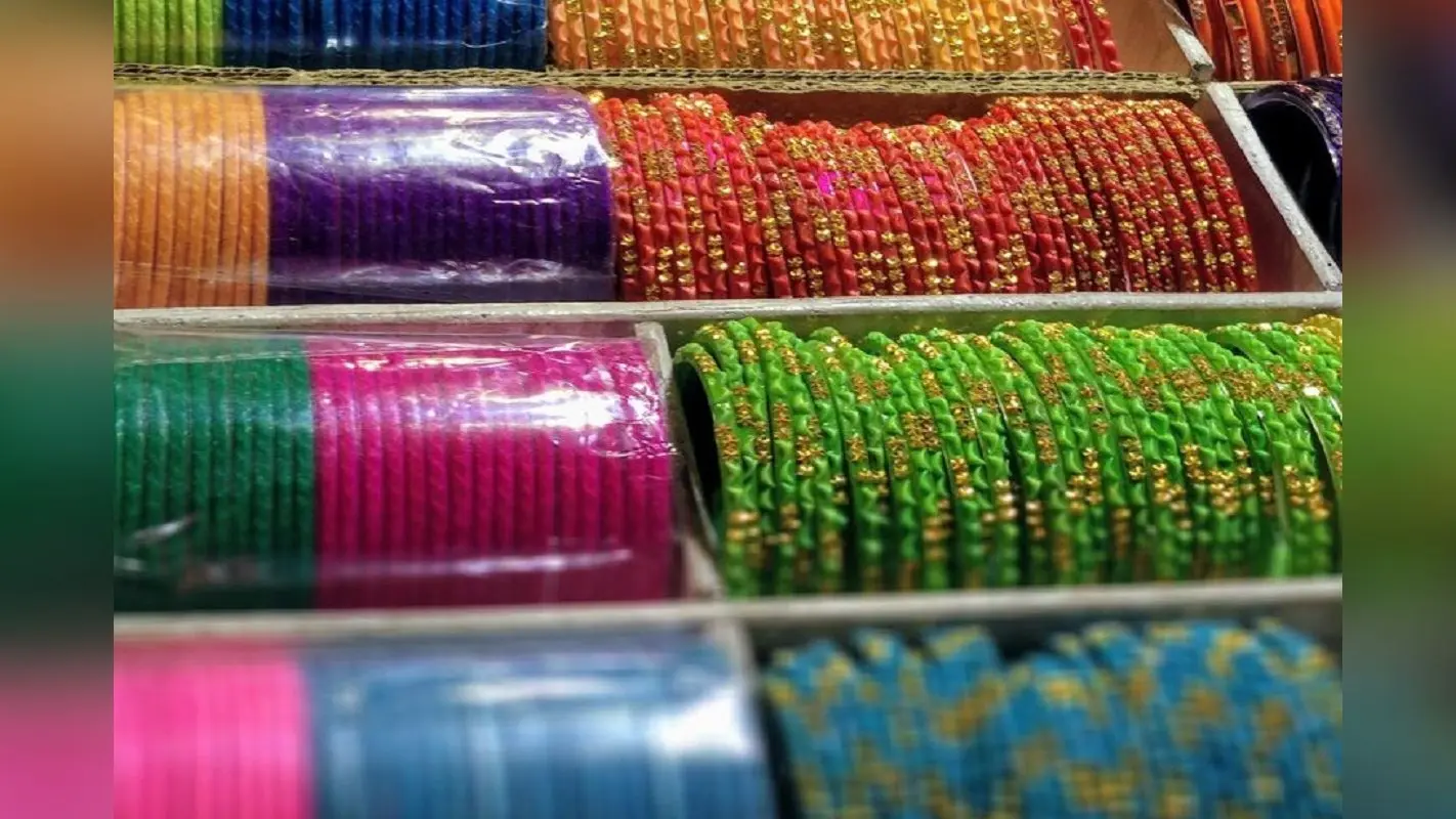 Green Bangle Set: हरी चूड़ियां चुरा लेंगी पिया जी का दिल, हाथों पर सजायें ये हरी-हरी चूड़ियां