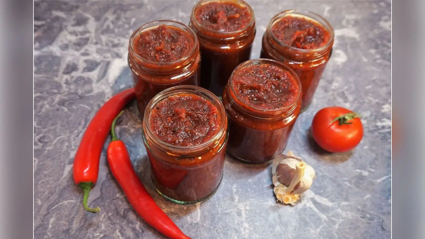 Smoky Garlic Tomato Chutney: सिर्फ 15 मिनट में ऐसे बनाएं टेस्टी और स्मोकी लहसुन-टमाटर की चटनी