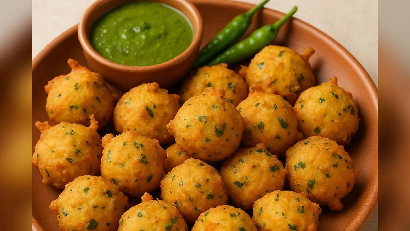 Sooji Pakoda: बारिश हो या चाय का वक्त, बनाएं ये टेस्टी रवा पकौड़े