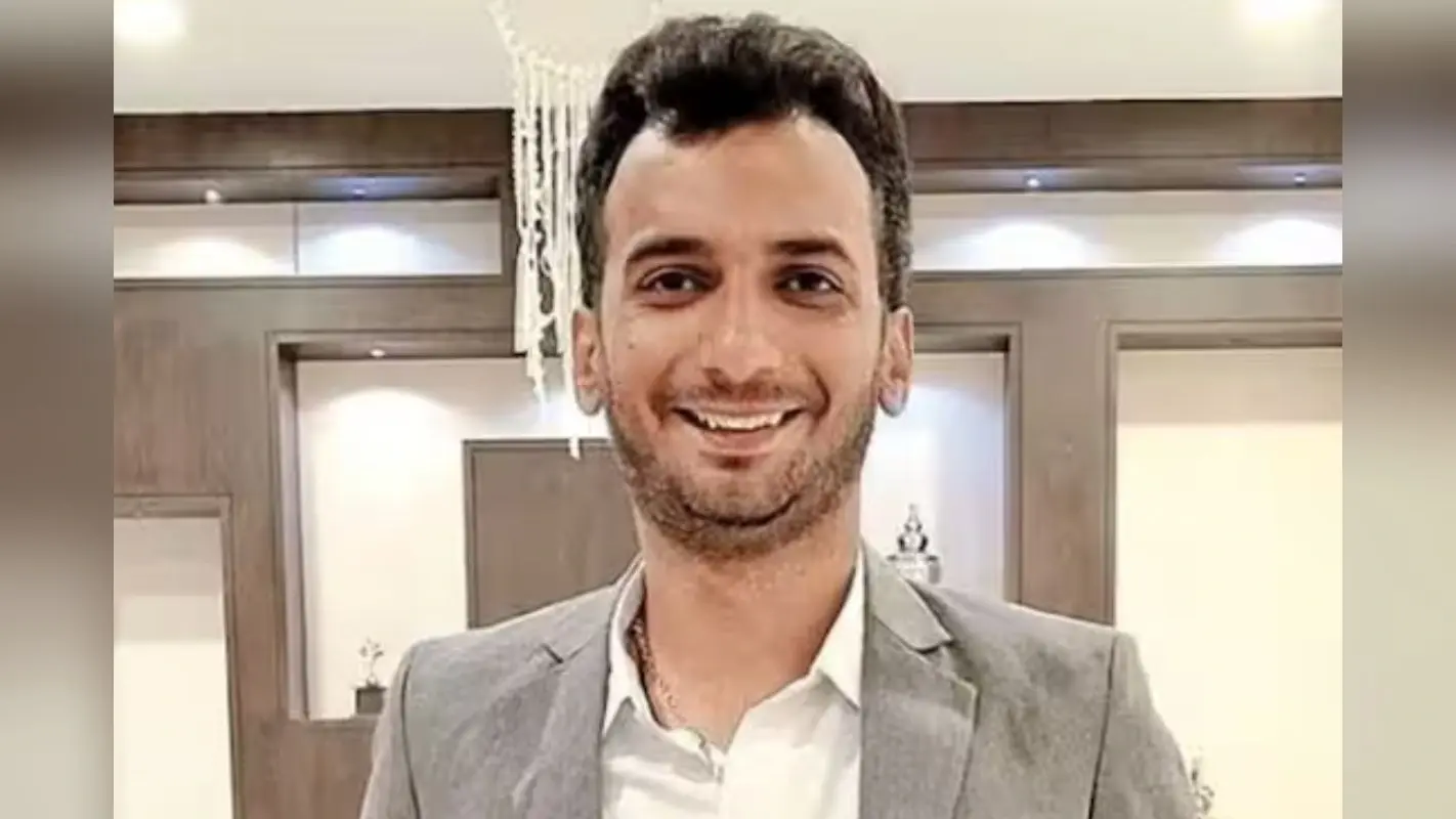 Success Story: पिता को खोया, हौसला नहीं… चौकीदारी करते-करते CAT टॉपर बना बेटा