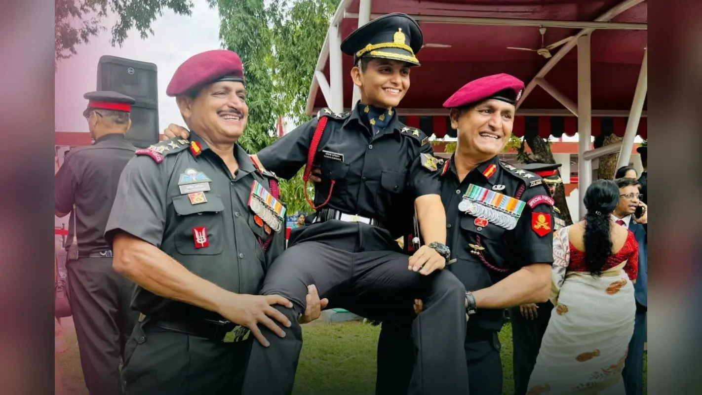 Success Story: पिता को सैल्यूट और नम हो गईं आंखें…पहली बार में SSB क्रैक कर Army Officer बनी तीसरी पीढ़ी की बेटी
