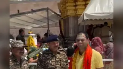 Kashi Vishwanath Temple: काशी विश्वनाथ मंदिर के रेड जोन में तेज प्रताप यादव का वीडियो वायरल, जांच के आदेश