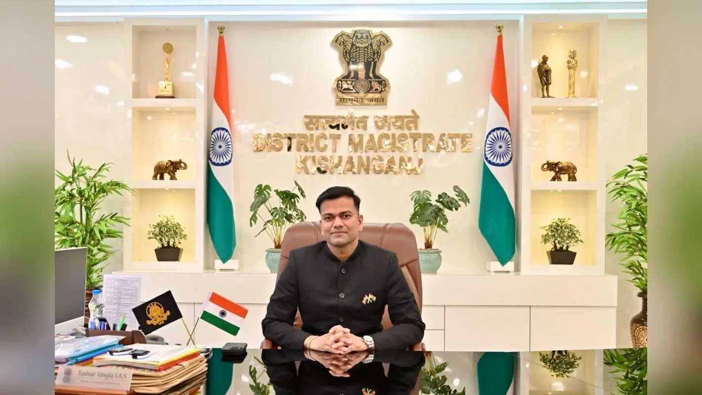 कौन हैं इंजीनियर से दबंग IAS बने तुषार सिंगला? जिन्होंने अपने कड़क एक्शन से बिहार के इस जिले की बदल दी तस्वीर…