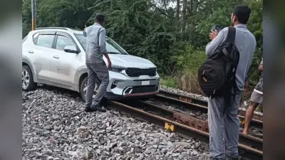 शादी का कार्ड, मंडप और प्रीति भोज, यूपी में कुत्ते-कुतिया की शादी का भव्य आयोजन