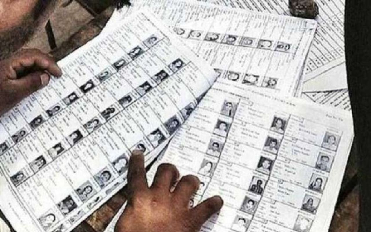 Bihar Politics: विधानसभा चुनाव के लिए बूथों को मजबूत करने में जुटे राजनीतिक दल, जदयू करेगा डोर टू डोर कैंपेन