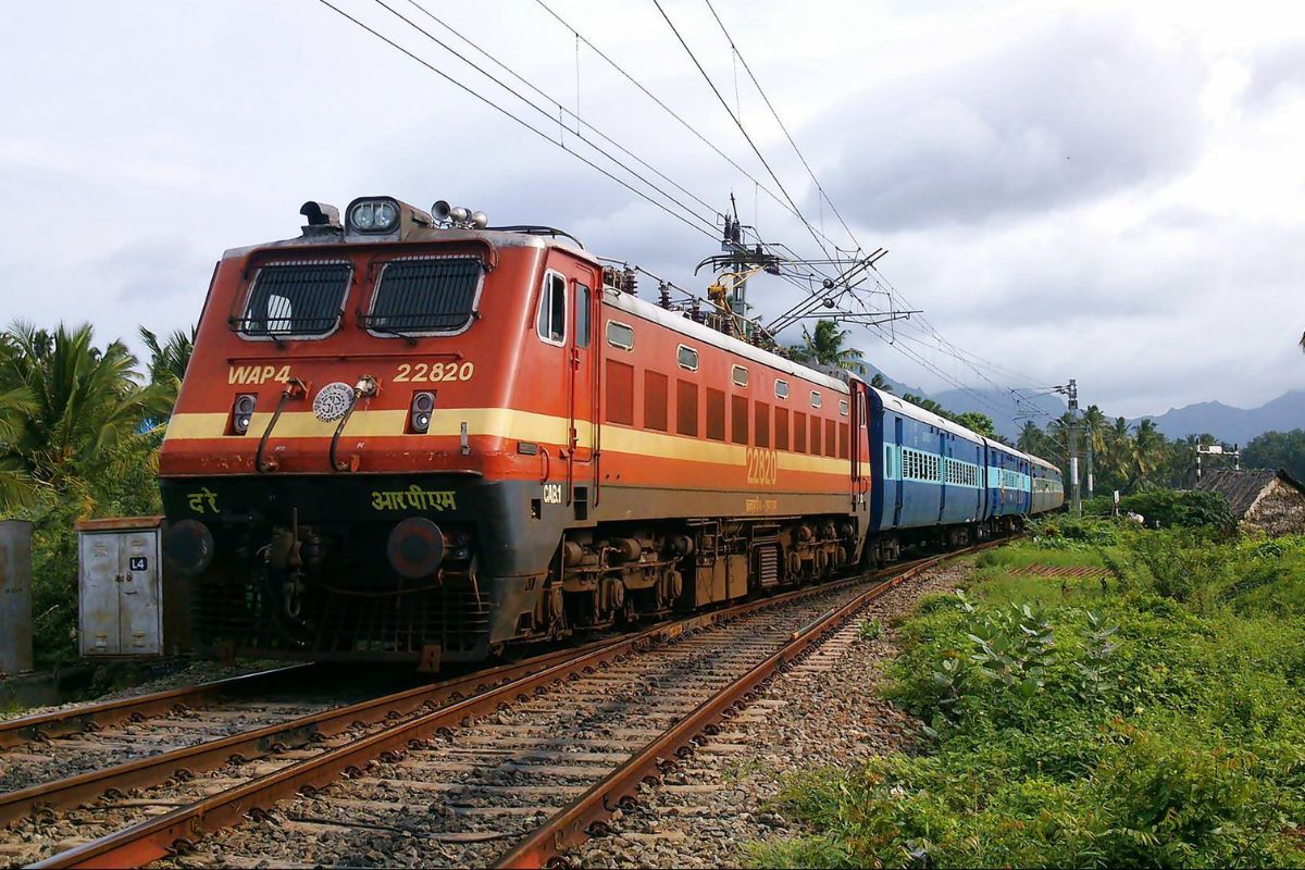 Railway News: भागलपुर होकर चलने वाली ये चार ट्रेनें रहेंगी कैंसिल, कुछ का बदला रूट