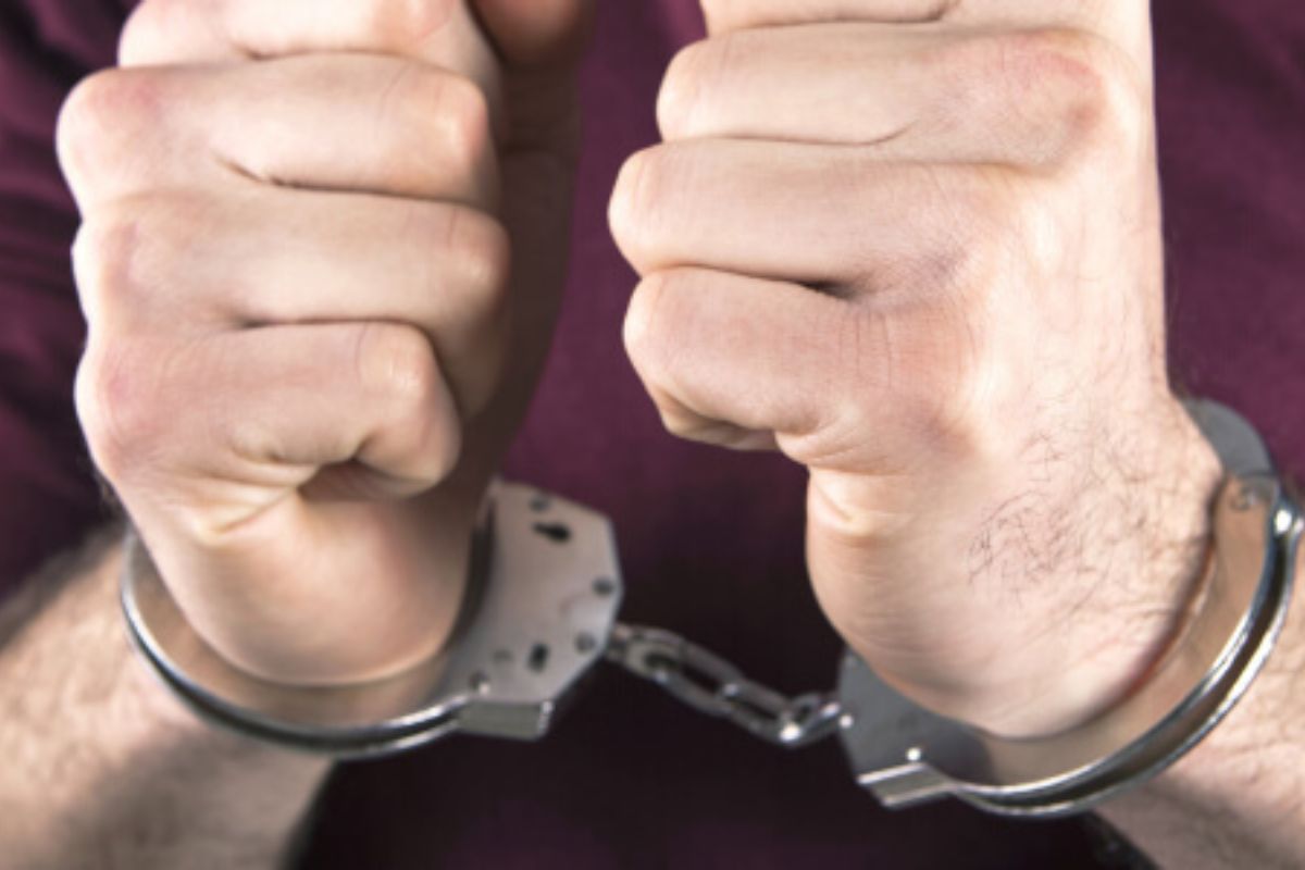 CBI Raid in Bihar: रक्सौल स्टेशन पर सीबीआई की छापेमारी, रिश्वत लेते दबोचे गए बुकिंग क्लर्क और अधीक्षक