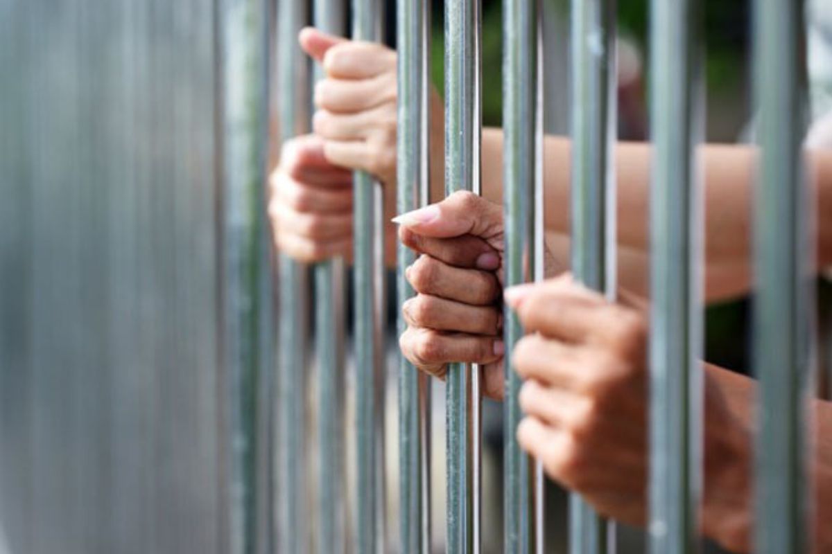 Chapra Jail Raid: छपरा जेल में छापेमारी से हड़कंप, जानिए अचानक क्यों पहुंची पुलिस की टीम