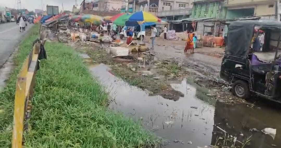 नगर पंचायत कोढ़ा में विकास कार���यों को लेकर किये गये दावे धरातल पर फेल