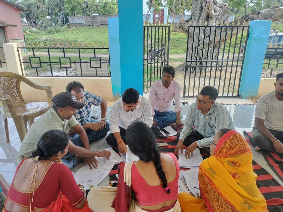 बीडीओ ने मतदाता पुनरीक्षण कार्य का लिया जायजा