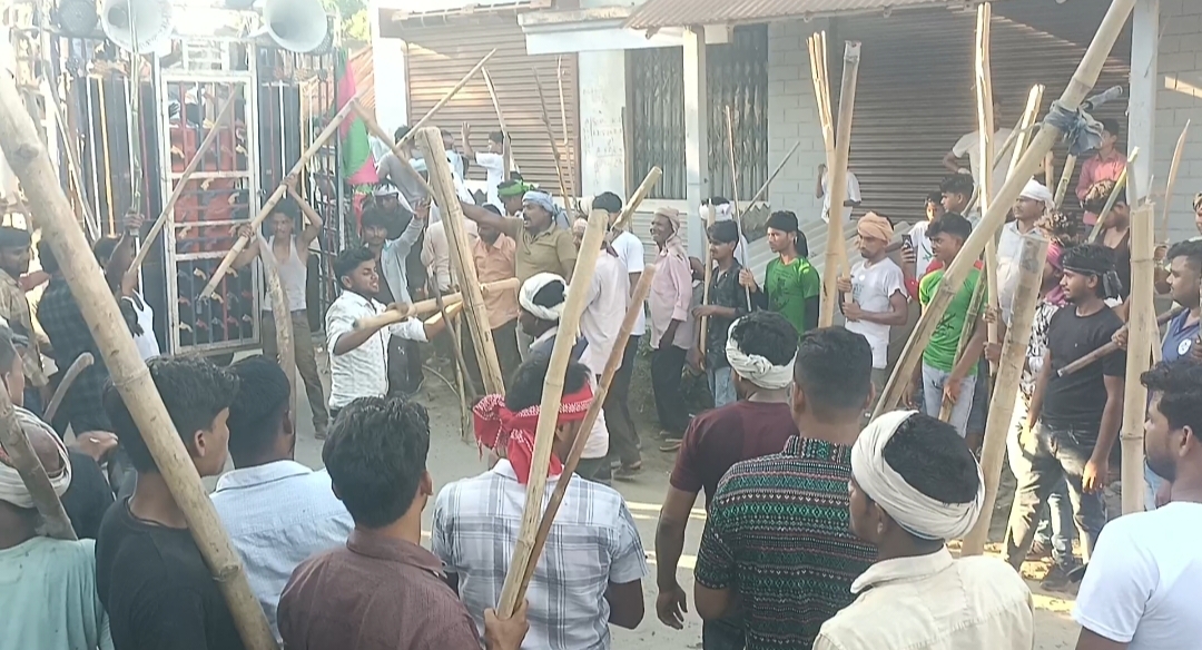 हजरत इमाम हुसैन व उनके नवासों की शहादत की याद में निकाला गया जुलूस