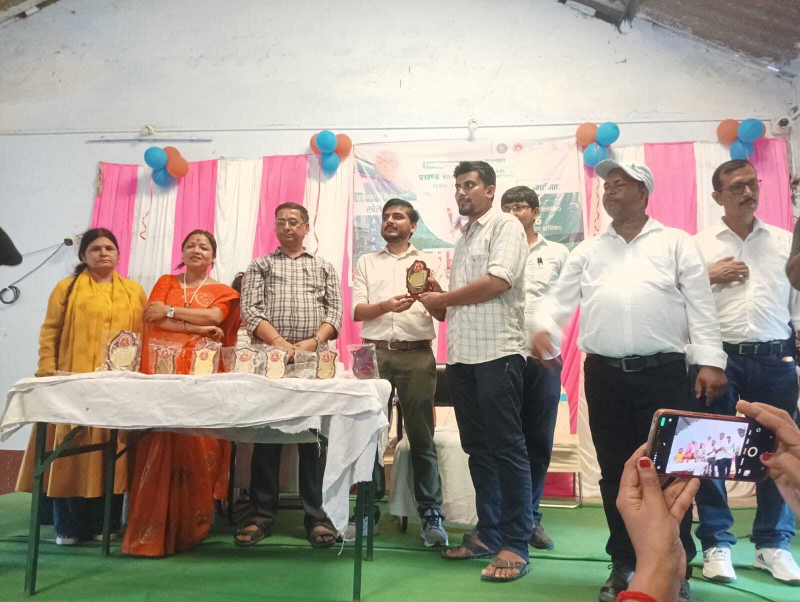 मशाल प्रतियोगिता में विभिन्न विद्यालय के छात्र-छात्राओं ने दिखाया दम