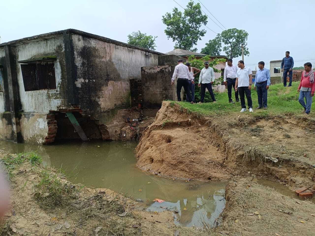 Bokaro News : उत्क्रमित मवि खखंडा का भवन क्षतिग्रस्त