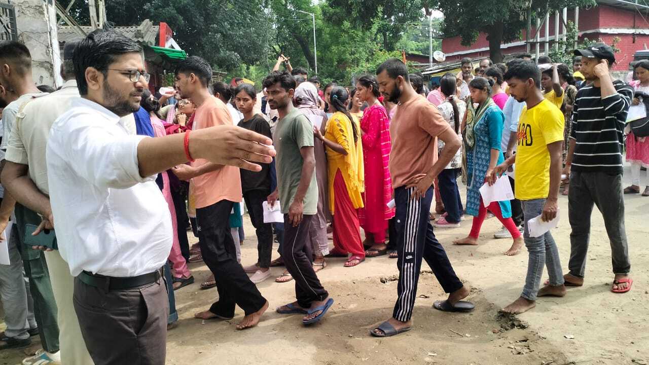 सिपाही भर्ती परीक्षा: डिवाइस के साथ परीक्षा देते पकड़ा गया एक अभ्यार्थी