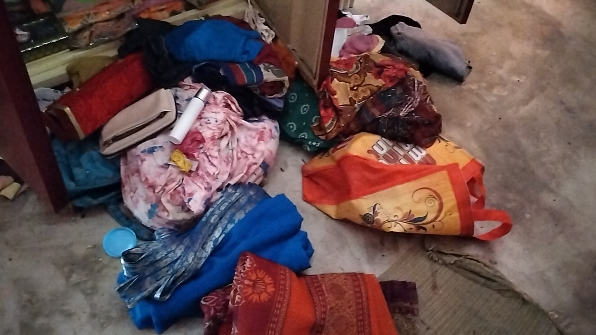 रिटायर्ड महिला स्वास्थ्यकर्मी व शिक्षक के खाली घर में भीषण चोरी